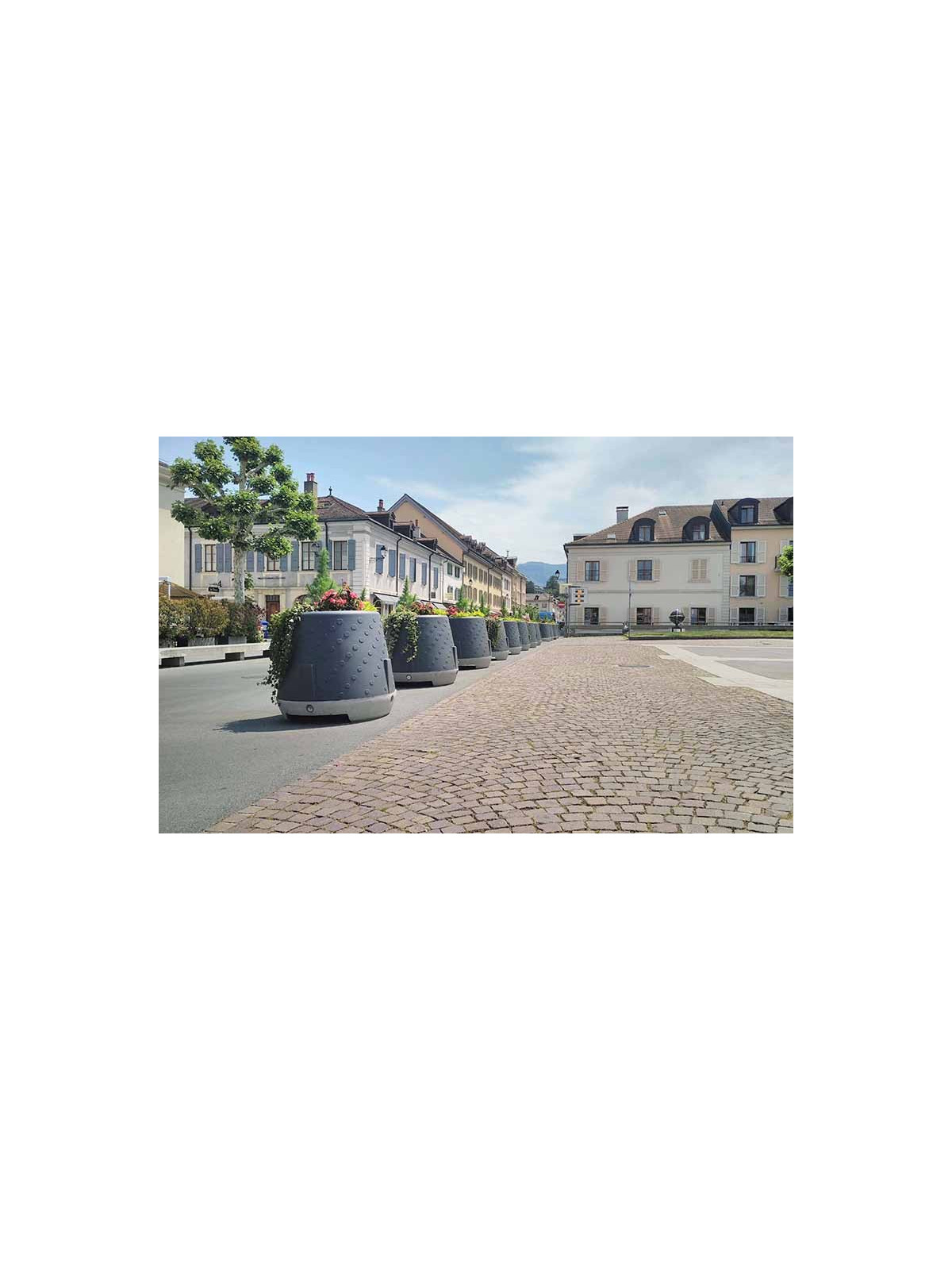 Bloc béton de protection avec bac à fleurs intégré