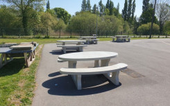 TABLE DE PIQUE NIQUE OVALE BÉTON LUDI