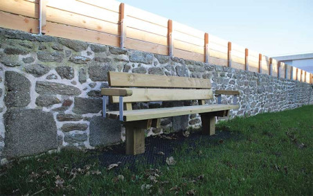 BANC PUBLIC EN BOIS POITOU PMR AVEC ACCOUDOIRS
BANC EXTERIEUR INCLUSIF EN BOIS POUR COLLECTIVITÉ