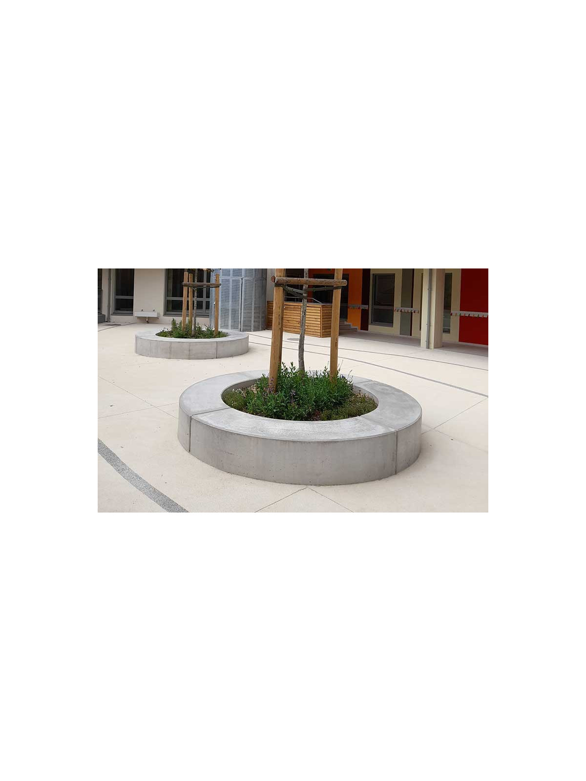 BANQUETTE COURBE CITY
MOBILIER URBAIN BÉTON ESPACE EXTÉRIEUR