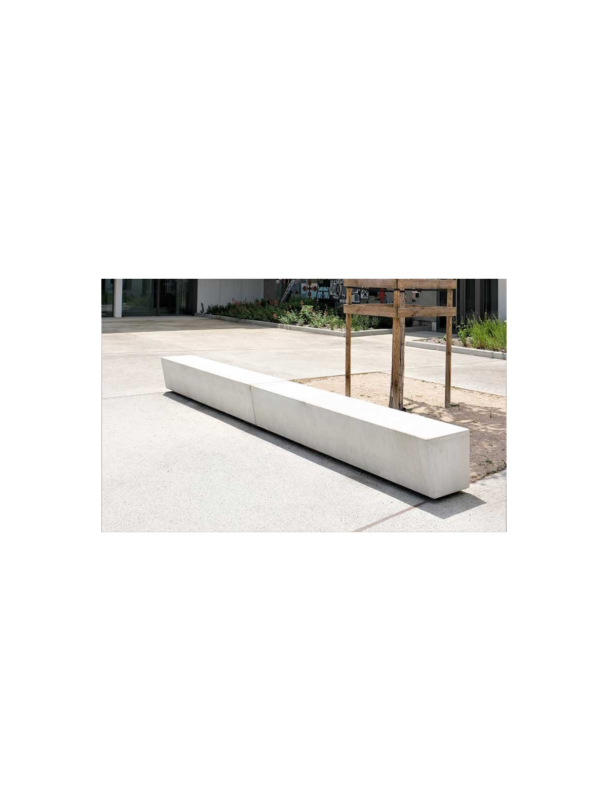 BANQUETTE TRAPÉZOÏDALE PIRRA EN BÉTON POUR LYCÉE COLLÈGE OU ÉCOLE