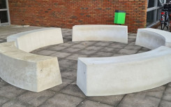 BANQUETTE BÉTON LUDI COURBE