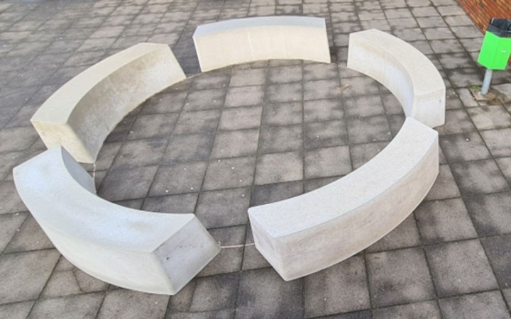 BANQUETTE BÉTON LUDI COURBE