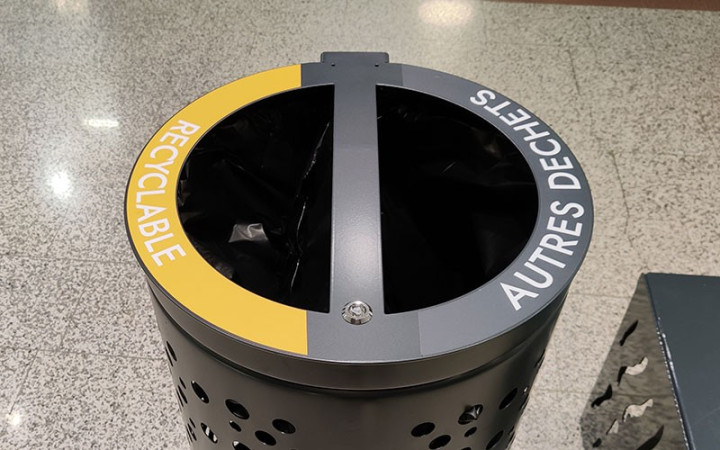 CORBEILLE ACIER OLYMPE BI-FLUX
CORBEILLE INTÉRIEURE ACIER 2 x 60 L 
RECYCLAGE ET TRI SÉLECTIF DES DÉCHETS