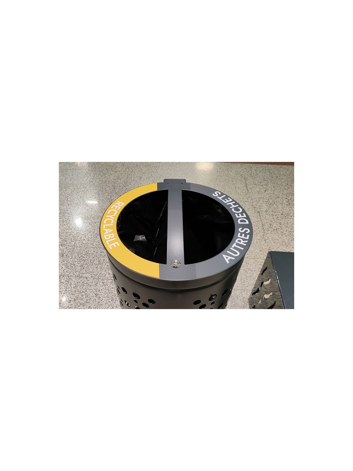 CORBEILLE ACIER OLYMPE BI-FLUX
CORBEILLE INTÉRIEURE ACIER 2 x 60 L 
RECYCLAGE ET TRI SÉLECTIF DES DÉCHETS