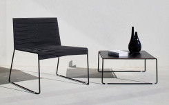 CHAISE CHISINAU NOIRE AVEC TABLE R4064