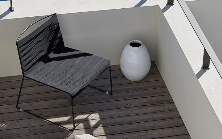 CHAISE CHISINAU NOIRE SALON DESIGN