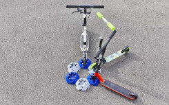 SUPPORT EXTERIEUR STATIONNEMENT TROTTINETTES AU SOL POUR ESPACE PUBLIC