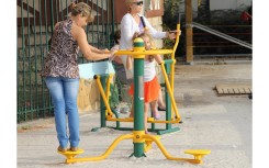 APPAREIL DE FITNESS EXTERIEUR POUR RELAXATION/ETIREMENT : BODY TRIPODE