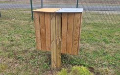 CORBEILLE DOUBLE VONNE - TRI SELECTIF
CORBEILLE EN BOIS ESPACE PUBLIC