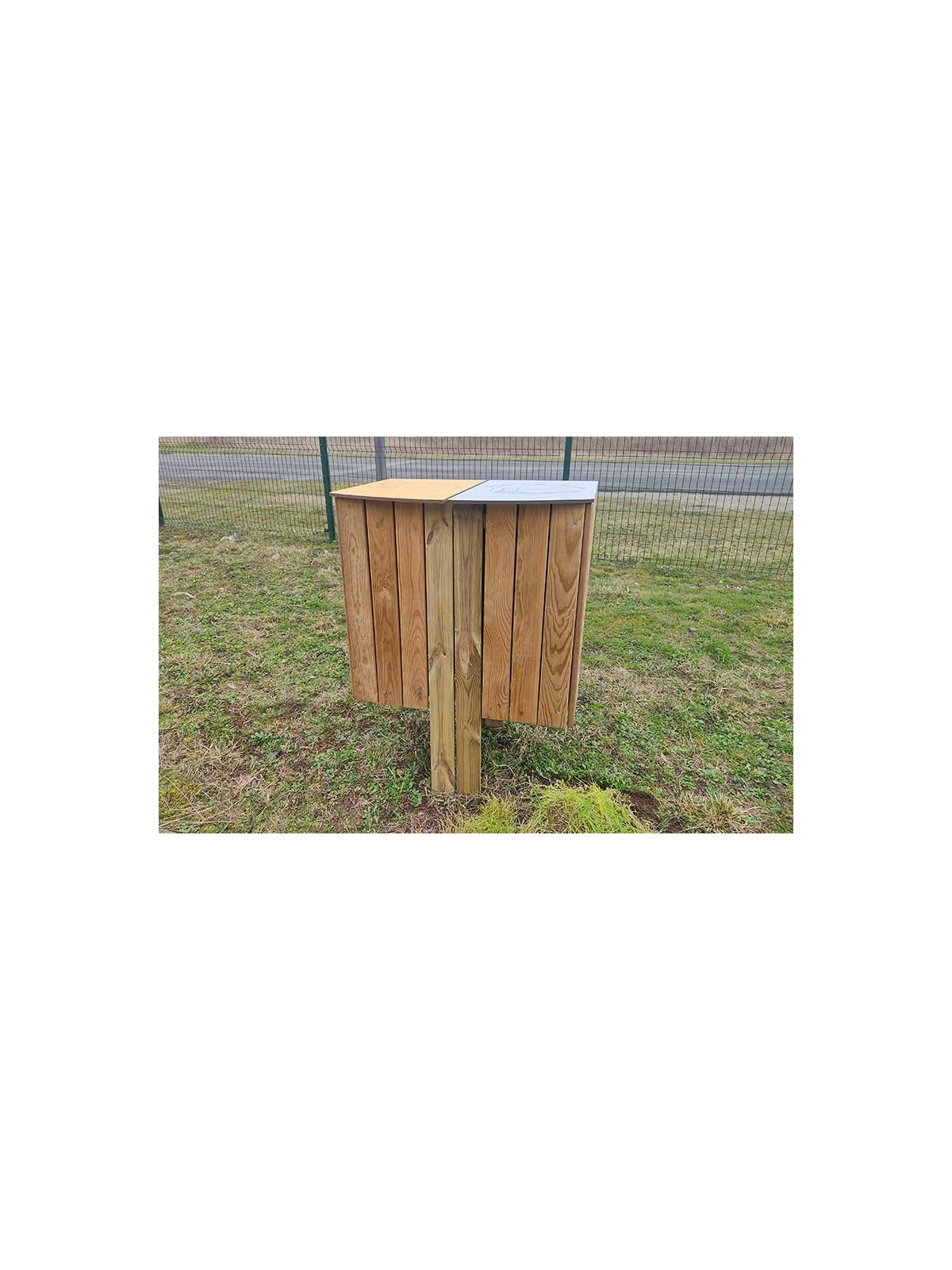 CORBEILLE DOUBLE VONNE - TRI SELECTIF
CORBEILLE EN BOIS ESPACE PUBLIC