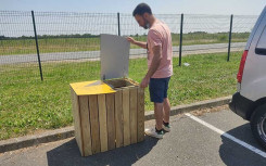 CORBEILLE DOUBLE VONNE - TRI SELECTIF
CORBEILLE EN BOIS ESPACE PUBLIC