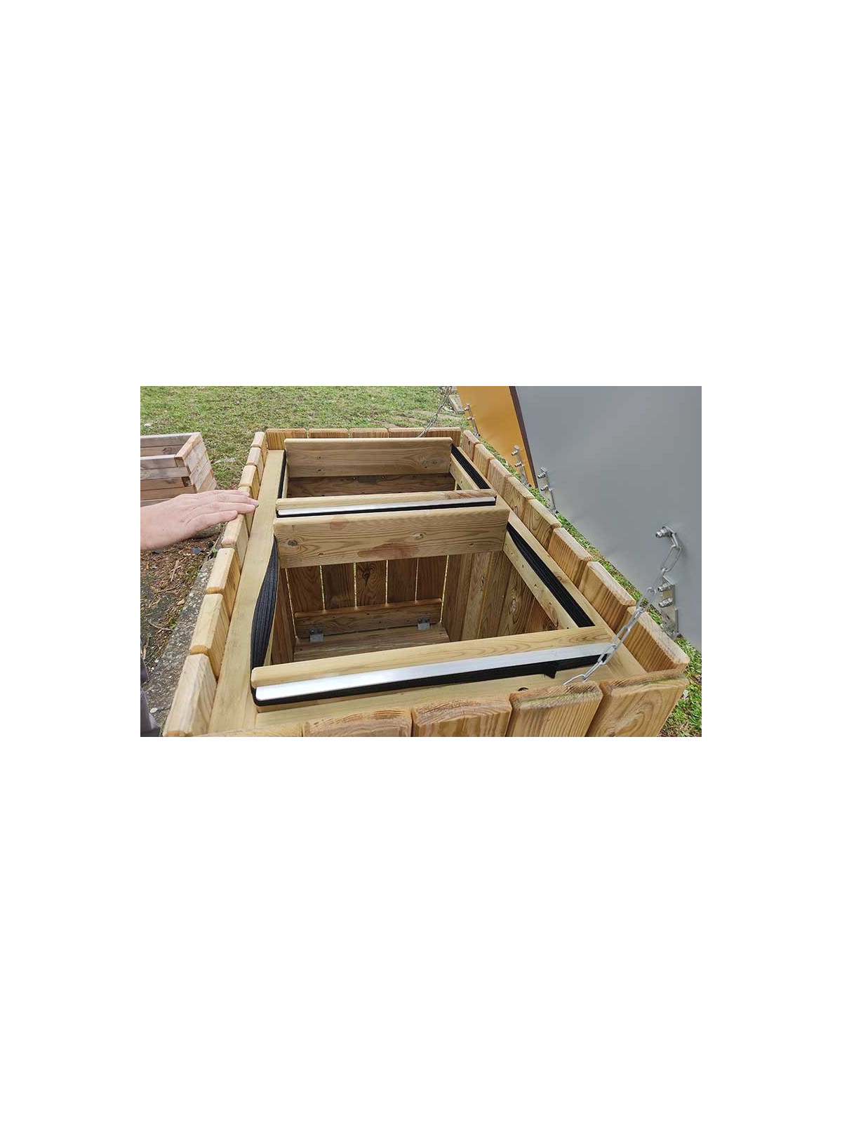 CORBEILLE DOUBLE VONNE - TRI SELECTIF
CORBEILLE EN BOIS ESPACE PUBLIC