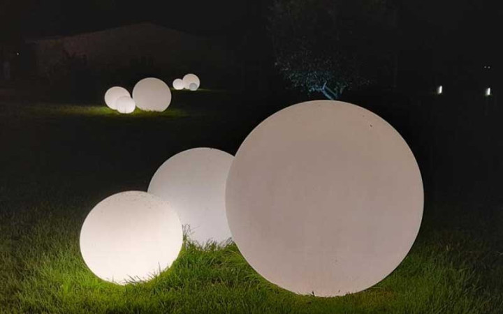 SPHERE AU SOL LUMINEUSE RGB