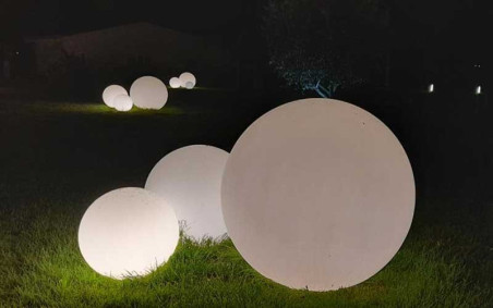SPHERE AU SOL LUMINEUSE