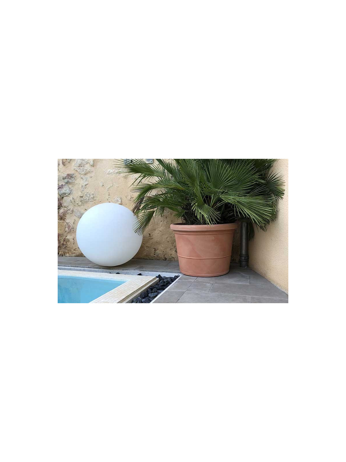 POT ROND LISSE EN POLYETHENE
JARDINIERE RONDE EN PLASTIQUE ESPACE EXTÉRIEUR