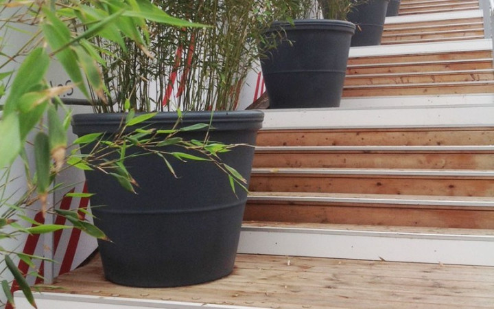 POT ROND LISSE EN POLYETHENE
JARDINIERE RONDE EN PLASTIQUE ESPACE EXTÉRIEUR