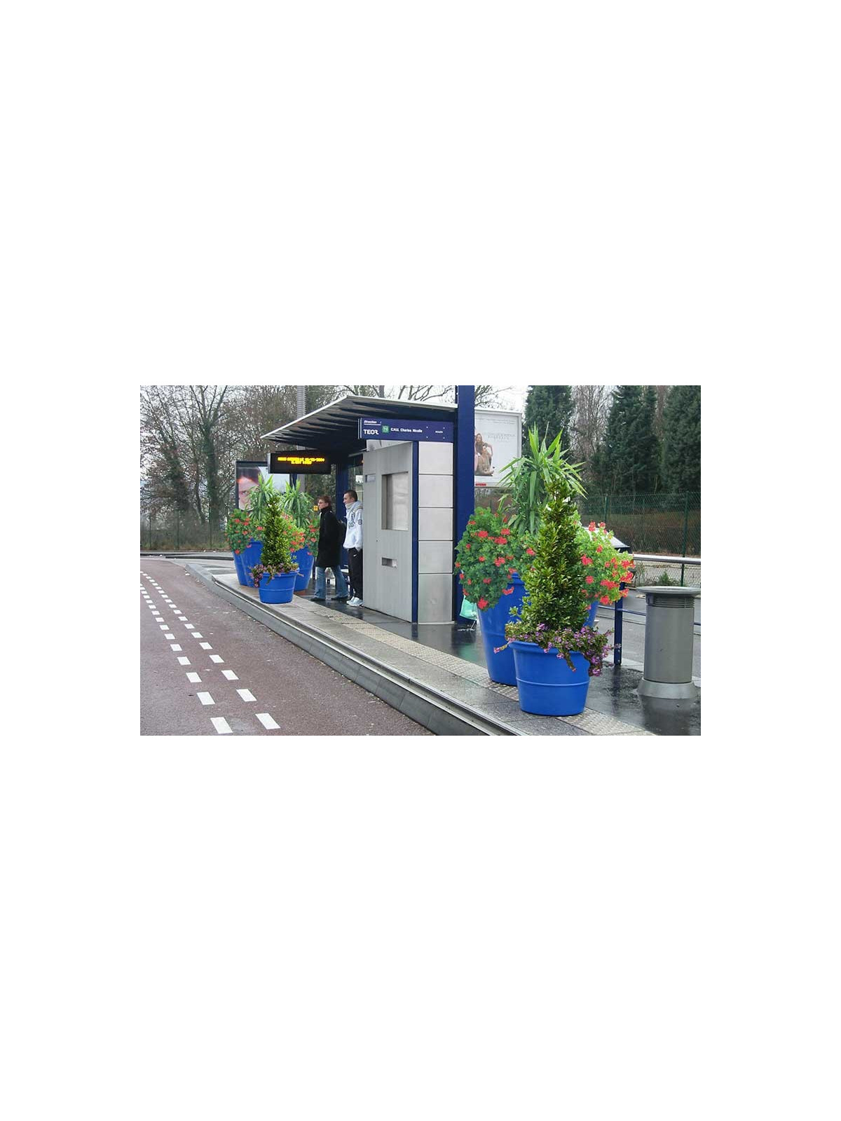 POT ROND LISSE EN POLYETHENE
JARDINIERE RONDE EN PLASTIQUE ESPACE EXTÉRIEUR