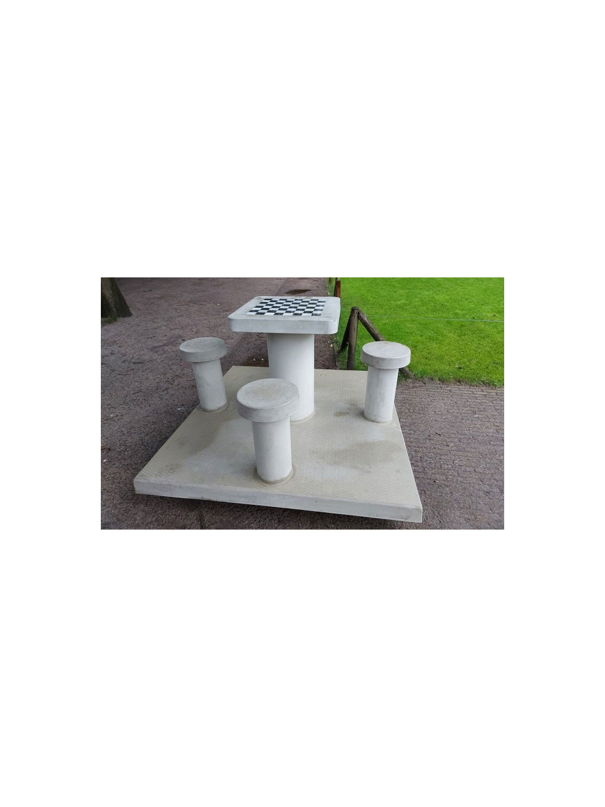 TABLE DE JEUX ECHEC BETON 4 PLACES