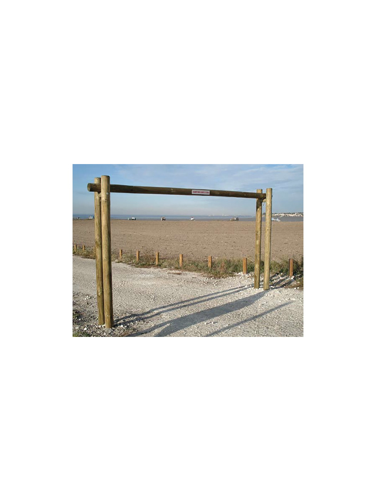 PORTIQUE EN BOIS LIMITEUR DE HAUTEUR
GESTION D ACCÈS POUR ESPACE PUBLIC
PORTIQUE EN PIN HAUTEUR 2100 MM ET LONGUEUR 3000 MM