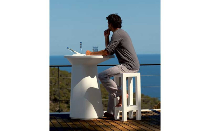 TABLE HAUTE MOMA EN POLYÉTHYLÈNE DESIGN
TABLE MANGE DEBOUT EN PLASTIQUE MODERNE