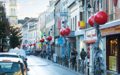 BOULE GÉANTE DE NOËL DÉCORATIVE ROUGE