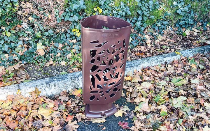 CORBEILLE TRIANGLE POLYETHYLENE MARRON
POUBELLE EXTÉRIEURE COLORÉE EN POLYÉTHYLÈNE