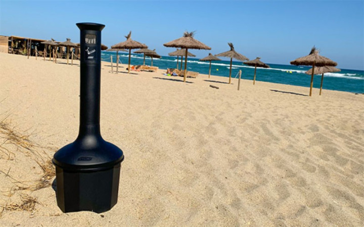 CENDRIER SUR PIED EN PLASTIQUE