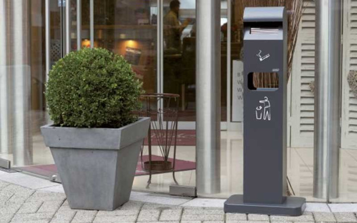 CENDRIER MALONE SUR PIED AVEC CORBEILLE