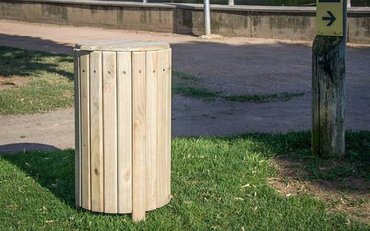 CORBEILLE RONDE EN BOIS POUR PARC JARDIN ET ESPACE PUBLIC
CORBEILLE EN BOIS NATUREL AVEC COUVERCLE