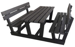 Table compact en plastique recyclé avec dossier écologique pratique