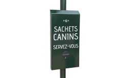 BORNE DE PROPRETÉ CANINE LIASSE PLASTIQUE
ÉQUIPEMENT EN PEHD POUR HYGIÈNE CANINE URBAINE