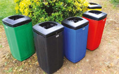 CORBEILLE PLASTIQUE EXTÉRIEURE POUR TRI SELECTIF
POUBELLE POUR PARC JARDIN