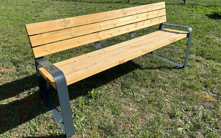 BANC EXTÉRIEUR ET DESIGN GEO POUR PARC ET JARDIN PUBLIC
BANC EN BOIS ET ACIER
