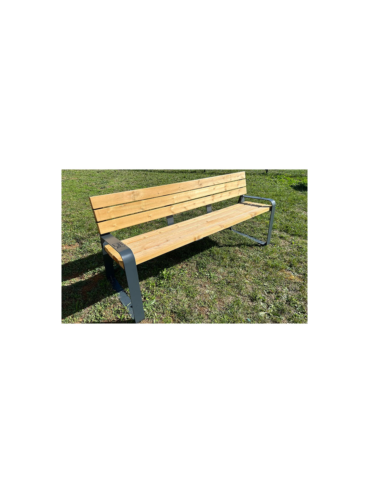 BANC EXTÉRIEUR ET DESIGN GEO POUR PARC ET JARDIN PUBLIC
BANC EN BOIS ET ACIER