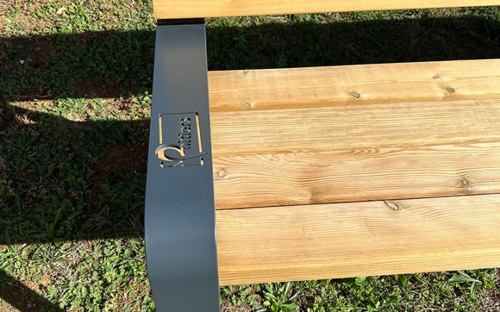 BANC EXTÉRIEUR ET DESIGN GEO POUR PARC ET JARDIN PUBLIC
BANC EN BOIS ET ACIER