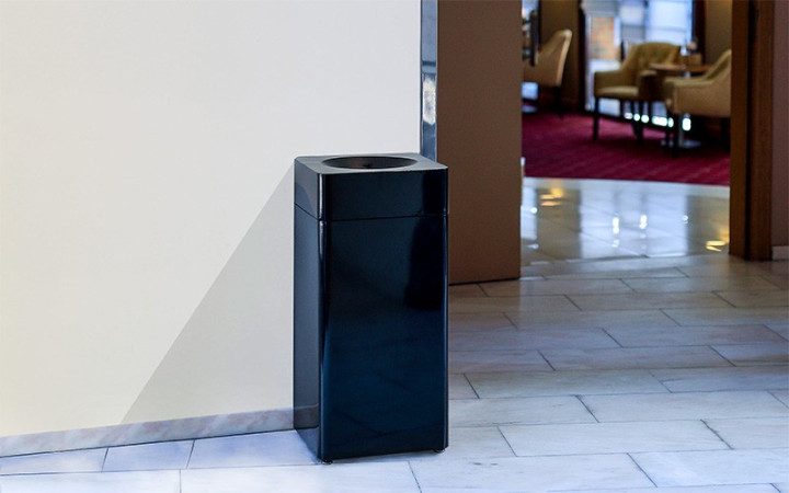 COLLECTEUR LUCIA CARRE ANTI FEU MISE EN SITUATION
POUBELLE INTÉRIEURE POUR GESTION DE DÉCHET DANS ENTREPRISE