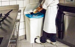 COLLECTEUR A PEDALE MONIA 90 L BLANC
POUBELLE INTERIEURE 90 L POUR RESTAURANT
POUBELLE A PÉDALE HYGIÈNE STRICTE