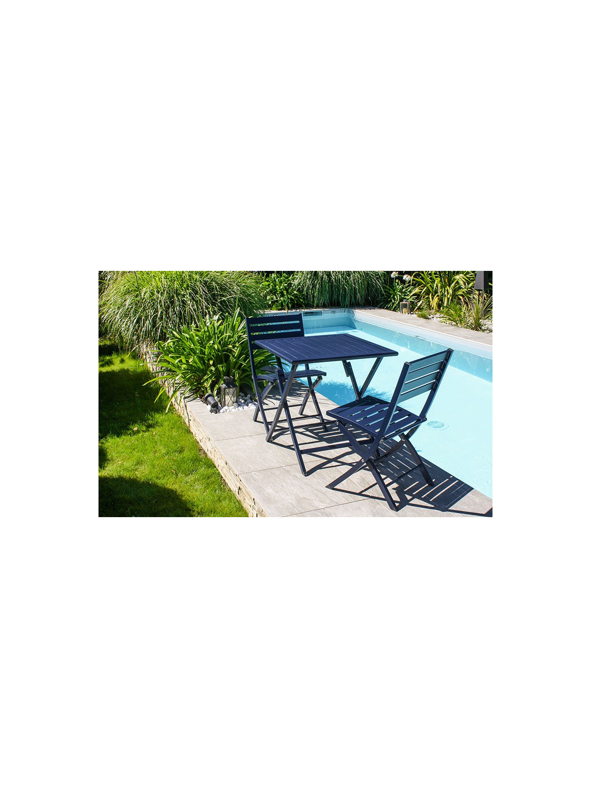 TABLE DE JARDIN EN ALUMINIUM PLIANTE CARRE ANDREA
BLEU MARINE