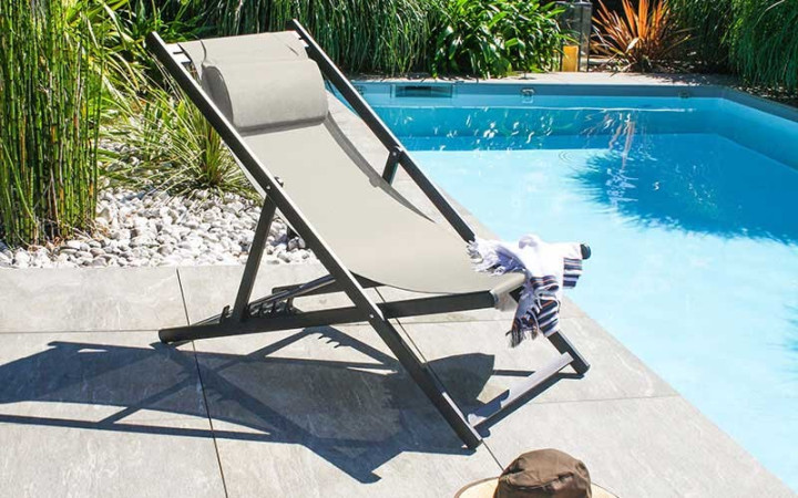 CHILIENNE SOLINE GRIS
MOBILIER DE REPOS ALUMINIUM