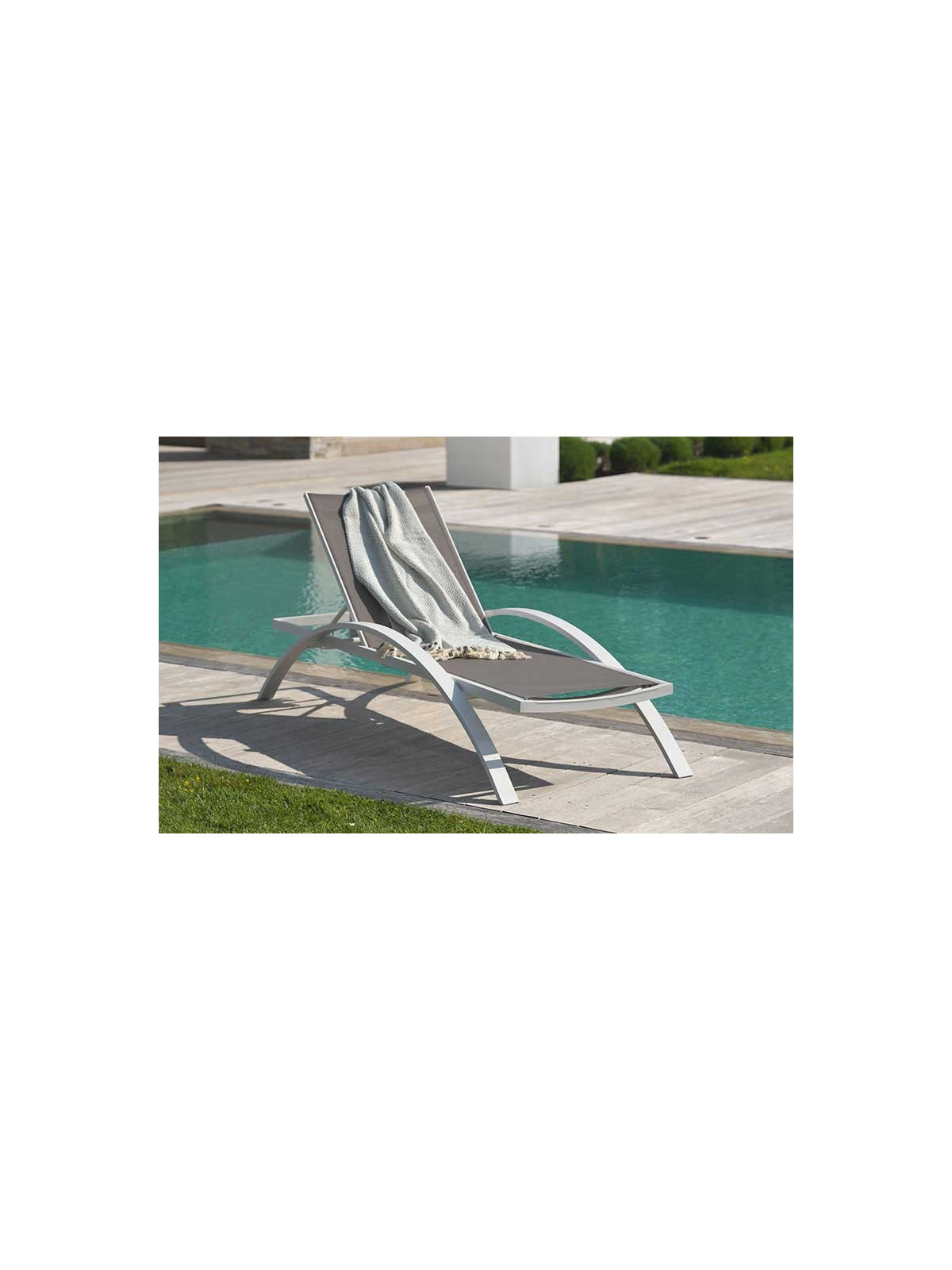 BAIN DE SOLEIL MALAGA
CHAISE LONGUE POUR TERRASSE ET PISCINE
TRANSAT EN ALUMINIUM POUR PROFESSIONNEL