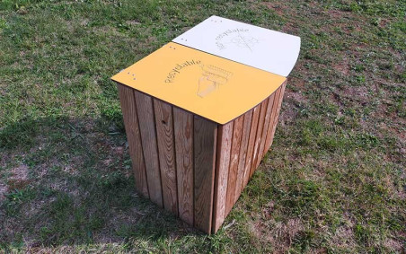 CORBEILLE DOUBLE VONNE - TRI SELECTIF
CORBEILLE EN BOIS ESPACE PUBLIC