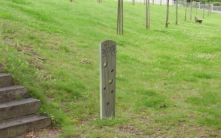 SUPPORT VÉLO CAMPI AVEC TROUS
ÉQUIPEMENT DE STATIONNEMENT URBAIN DE VÉLOS