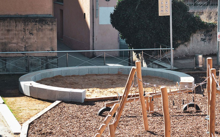 CUBE BLOC COURBE SENEB
ASSISE BÉTON POUR EXTÉRIEUR