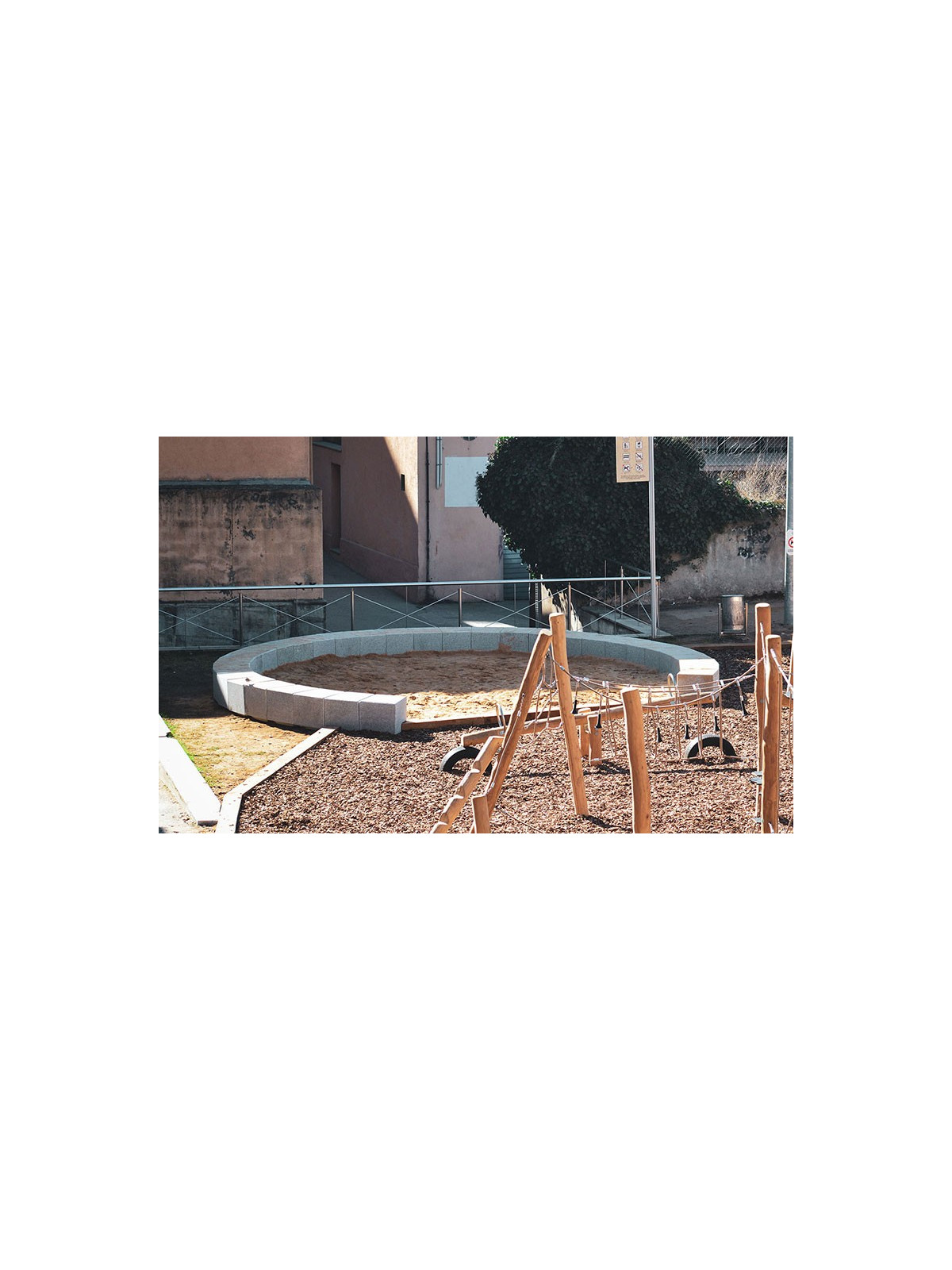 CUBE BLOC COURBE SENEB
ASSISE BÉTON POUR EXTÉRIEUR