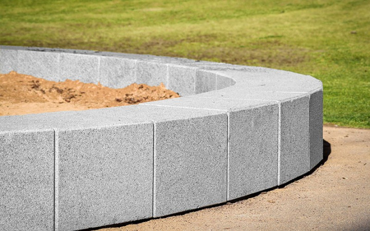 CUBE BLOC COURBE SENEB
ASSISE BÉTON POUR EXTÉRIEUR
