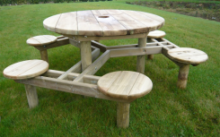 TABLE EXTÉRIEURE PIQUE NIQUE RONDE BANON 6 PLACES
TABLE RONDE EN BOIS POUR ENTREPRISE OU ESPACE PUBLIC