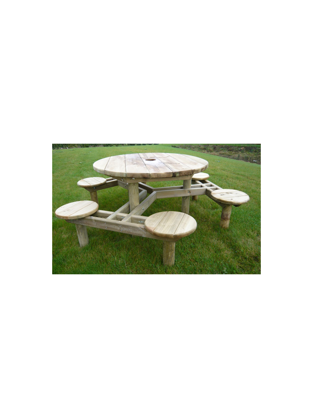 TABLE EXTÉRIEURE PIQUE NIQUE RONDE BANON 6 PLACES
TABLE RONDE EN BOIS POUR ENTREPRISE OU ESPACE PUBLIC