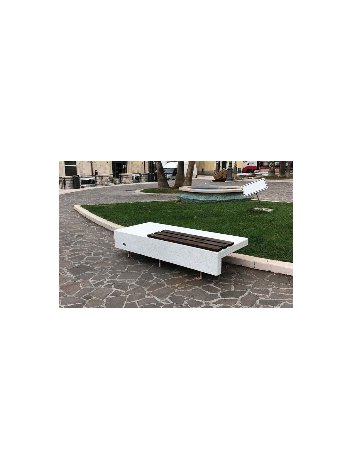 BANQUETTE BÉTON ET BOIS ANNABA MAD
ASSISE DESIGN ET MODERNE POUR COLLECTIVITÉ