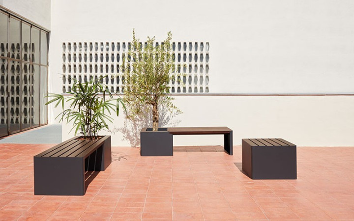 BANC ÉQUIPÉ D UNE JARDINIÈRE
MOBILIER URBAIN ACIER ET BOIS